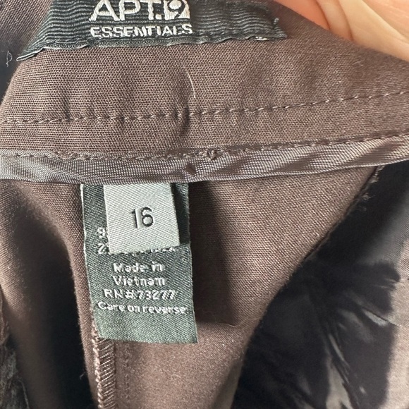 Apt. 9 Women's Brown Shorts Mid Rise Size 16 New - Picture 2 of 9
